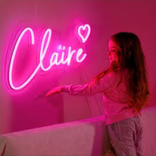 Éclairez votre chambre avec notre décoration personnalisée pour anniversaire