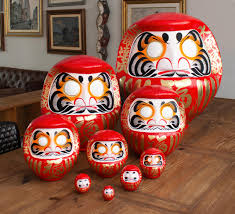 Lumière Zen : Le Daruma Vert pour une Ambiance Tranquille